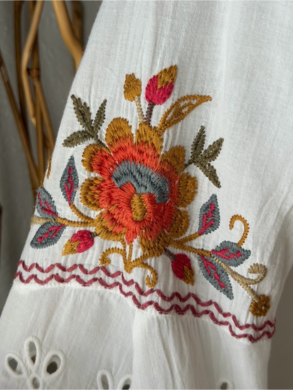 Johnny Was Embroidered V-Neck Bell Sleeve Top - White with Red Floral Sz Medium - Picture 7 of 11